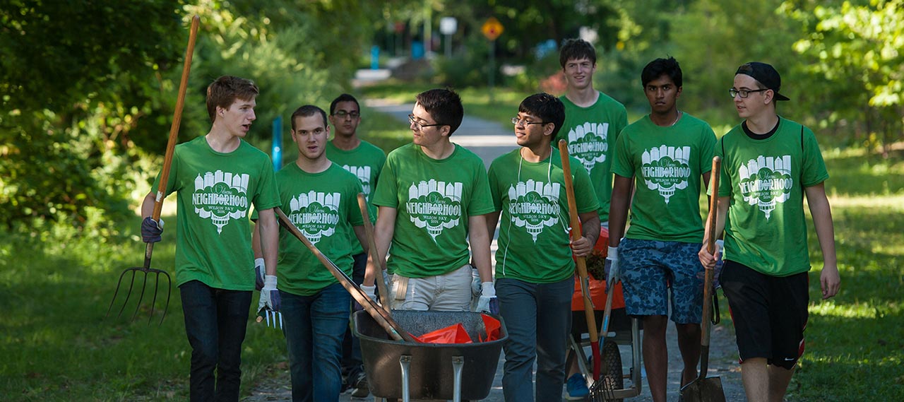 A group of students volunteering on Wilson Day.
